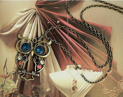 NÁHRDELNÍK SOVIČKA S KAMENY