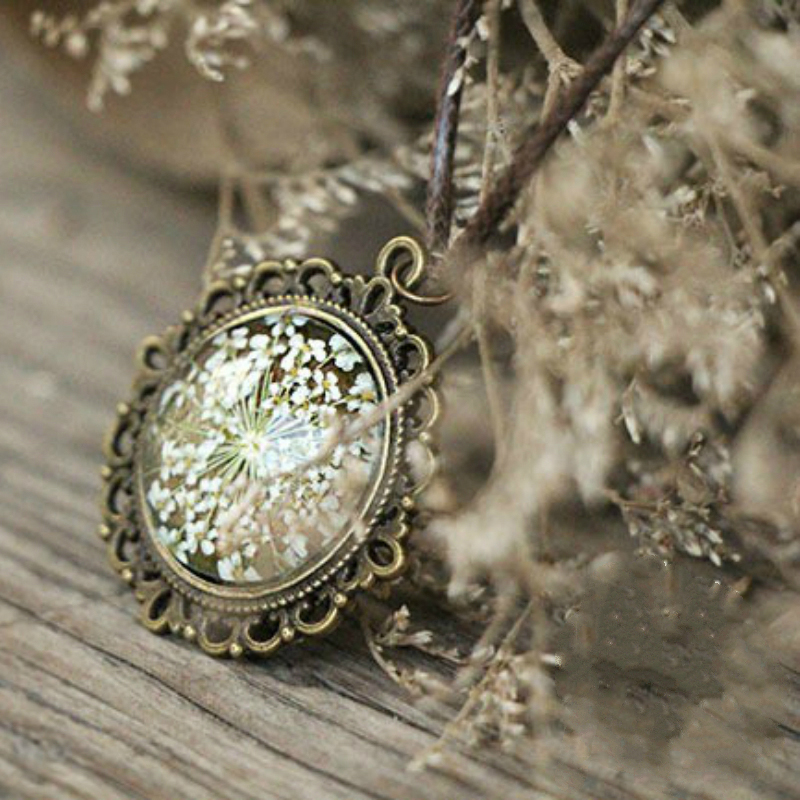„Vintage“ Bronzový NÁHRDELNÍK KVĚTINA