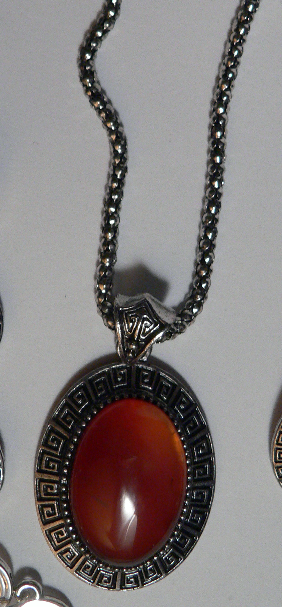 EXCLUSIVNÍ NÁHRDELNÍK ACHÁTOVĚ ČERVENÁ BARVA