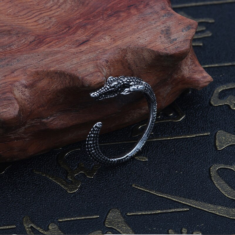 PRSTEN KROKODÝLISKO