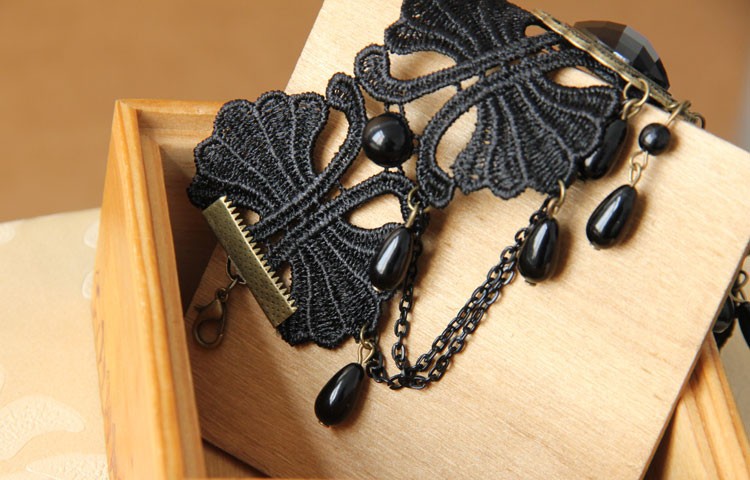 VINTAGE KRAJKA JEMNÁ SEXI NA NOHU