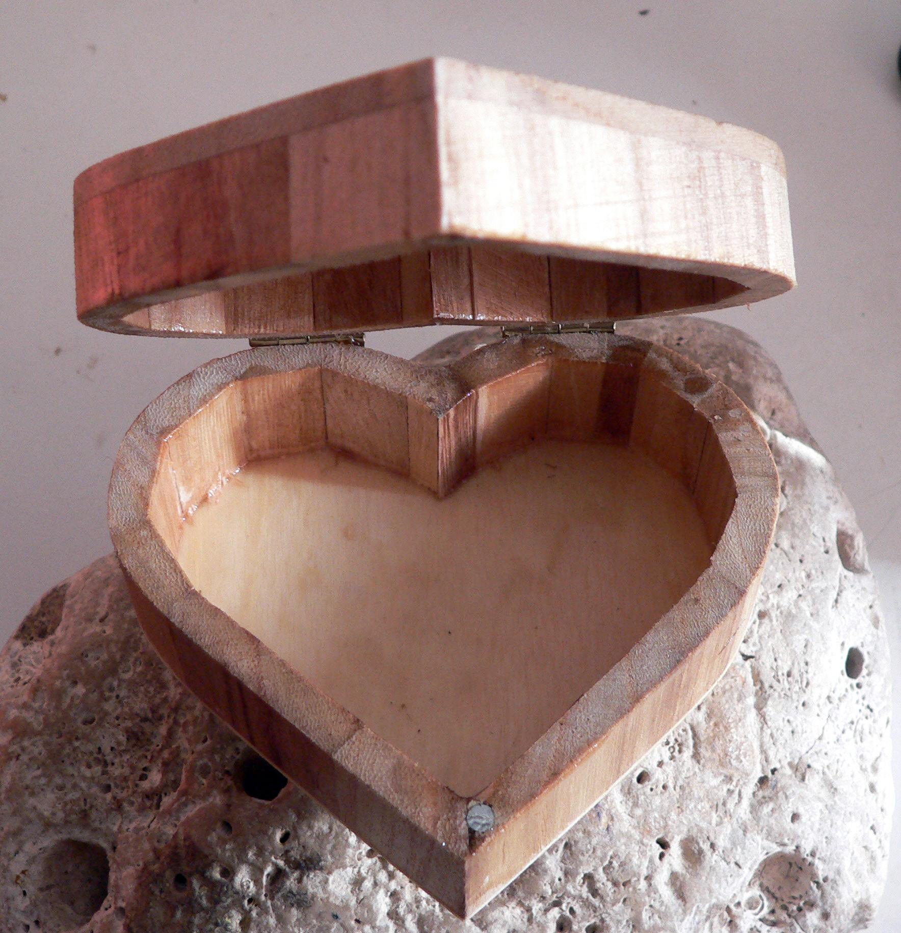 KRABIČKA DŘEVĚNÁ SRDÍČKO