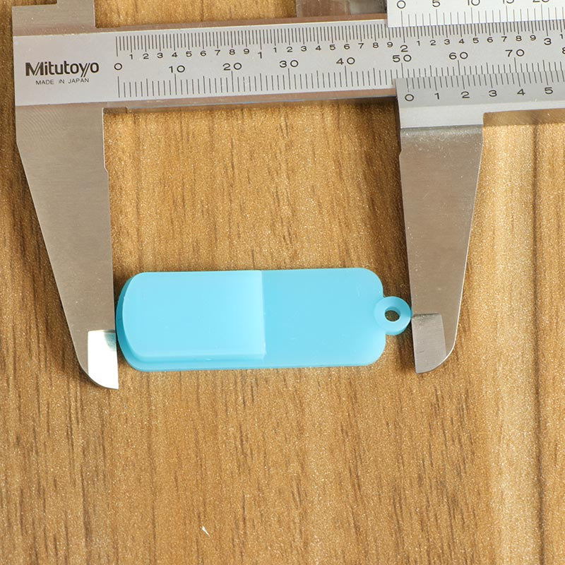 PRAKTICKÁ KRYTKA na USB FLASH DISK