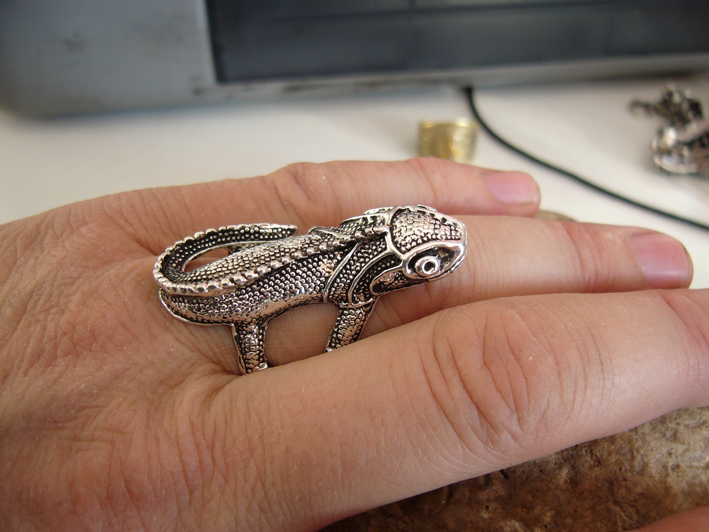 TIBET - PRSTEN LEGUÁN - MISTROVSKÉ DÍLO