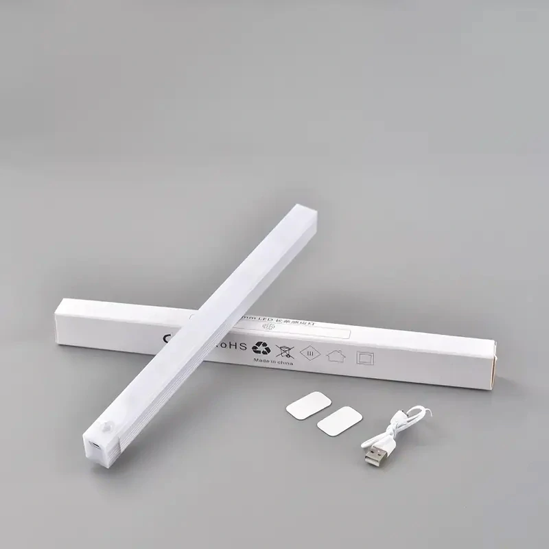 Ultra tenká hliníková  LAMPIČKA  se SENZOREM