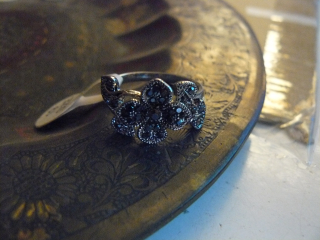 PRSTEN KVĚT-VYKLADANY