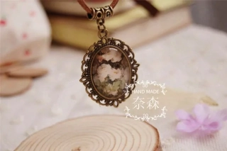 „Vintage“ Bronzový NÁHRDELNÍK KVĚTINA