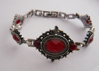 KRÁSNÝ NÁRAMEK BROUŠENÉ KAMENY